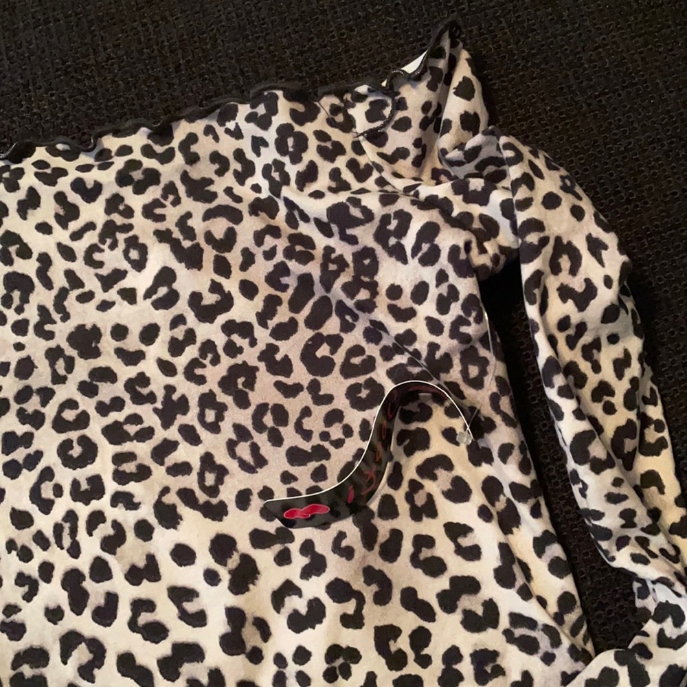 Cheetah print off the shoulder top. Size med. NWT